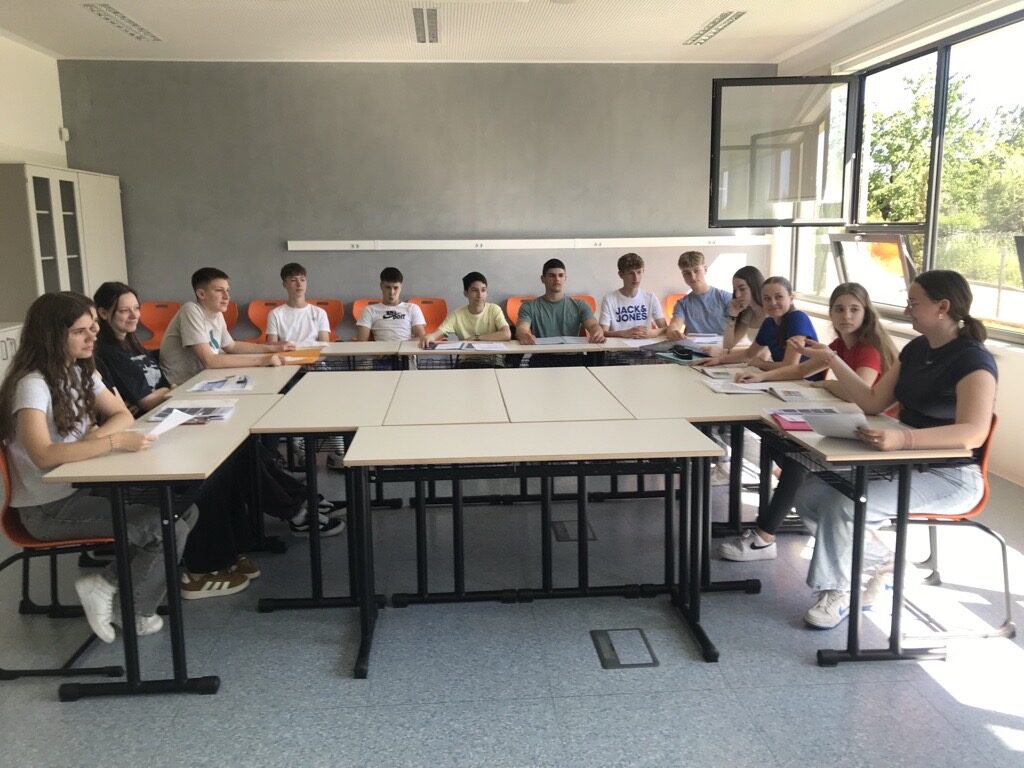 Reading_Club_web-popratna_slika_1 1
